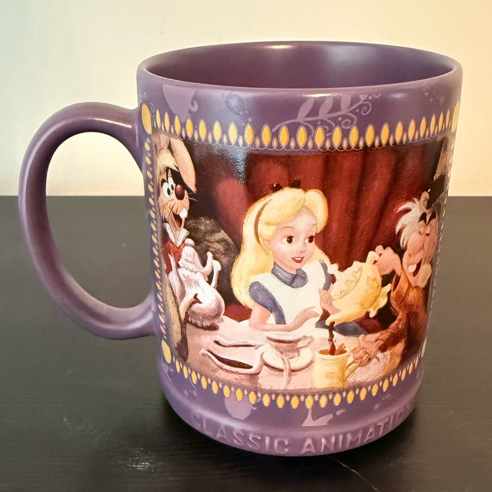 Walt Disney Store Alice in Wonderland Classic Animation 12oz Coffee Mug Cup